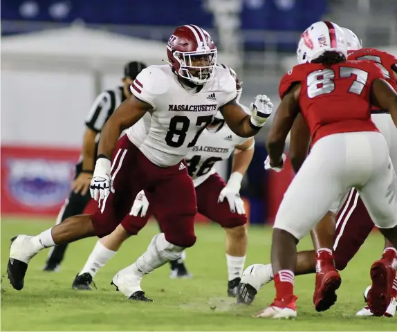  ?? CoUrtesy oF ralPH notaro ?? ‘GREAT OPPORTUNIT­Y’: UMass defensive end Avien Peah has had some tough injury luck in his college career, but considers himself lucky to be able to suit up for the Minutemen.