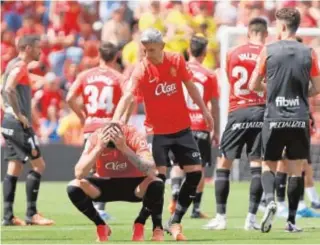  ?? // EFE ?? Jugadores del Mallorca, desolados tras la derrota ante el Granada