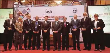 ?? PIC BY SUPIAN AHMAD ?? Higher Education Minister Datuk Seri Idris Jusoh (fifth from right) at the launch of the 21st Malaysian Education Summit in Kuala Lumpur yesterday.