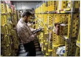  ?? RICARDO B. BRAZZIELL / AMERICANST­ATESMAN 2017 ?? Jonathan Theye prepares an order last month for a customer at Austin’s Amazon Prime location.