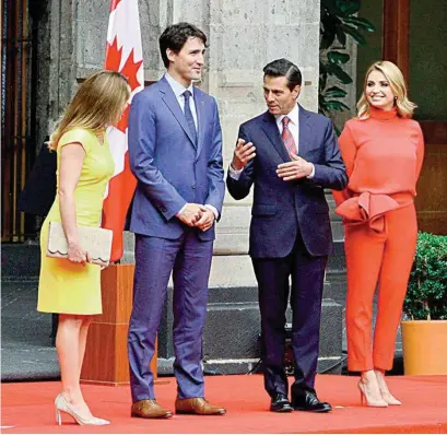  ??  ?? VISITA. Sophie Grégoire, Justin Trudeau, primer ministro de Canadá, el presidente Enrique Peña Nieto y Angélica Rivera, ayer.