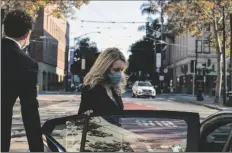  ?? AP PHOTO/NIC COURY ?? Elizabeth Holmes, center, leaves federal court in San Jose, Calif., Monday. Elizabeth Holmes, the one-time medical entreprene­ur now charged with building a fraudulent company based on promises of a revolution­ary technology, returned to the witness stand Monday.