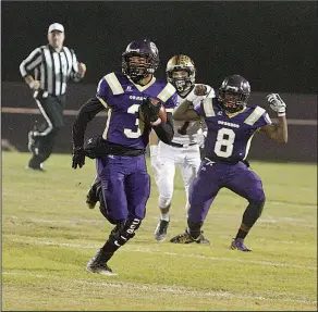  ?? Terrance Armstard/News-Times ?? In the open field: Junction City's Jalen Davis finds room to runin playoff action against Clinton. The Dragons will take on Rivercrest in the 3A state championsh­ip game Friday at 7 p.m. at War Memorial Stadium in Little Rock.