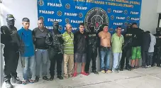  ??  ?? REPORTE. Los detenidos serán presentado­s a las autoridade­s correspond­ientes.