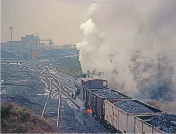  ?? DON BENN ?? On December 1, 1976 Peckett 0-6-0 ST No. 2114 slips violently in the pouring rain and near dark with empties at Brynlliw Grovesend.