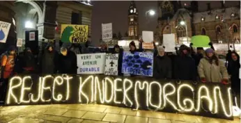  ?? FRED CHARTRAND/THE CANADIAN PRESS ?? Protesters gather against the proposed Kinder Morgan pipeline outside Prime Minister Justin Trudeau’s office.