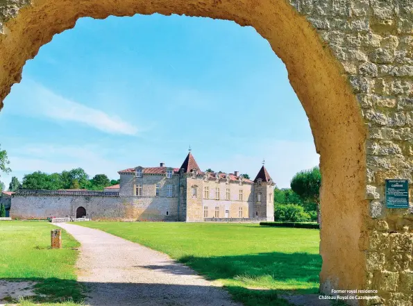  ?? ?? Former royal residence Château Royal de Cazeneuve