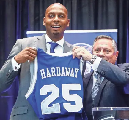  ?? APPEAL ?? Anfernee "Penny" Hardaway holds up his old jersey with AD Tom Bowen (right) while being introduced as the University of Memphis' new head basketball coach at the Laurie-Walton Family Basketball Center Tuesday morning. Hardaway, who a standout player at...