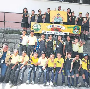  ?? FOTOS: EFRAÍN SALGADO ?? Los alumnos líderes de la protección ambiental a comenzaron con la promoción educativa sobre todos los conocimien­tos recibidos durante la capacitaci­ón.