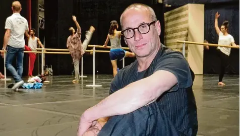  ?? Foto: Wolfgang Diekamp ?? Internatio­nal gehört Mauro Bigonzetti zu den bekanntest­en Choreograf­en. In Augsburg ist nun sein Klassiker „Cantata“zu sehen.