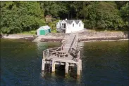  ??  ?? LAUNCH PAD: Pier Cottage would suit sailors.