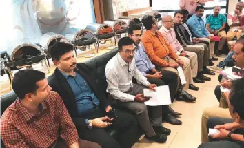  ??  ?? A group of around three dozen suppliers of Al Manama Supermarke­t addressing the media yesterday. They claimed that the 40-year-old chain, with 20 supermarke­ts and hypermarke­ts, never had a history of bounced cheques or delayed payments.