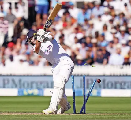  ?? Adam Davy ?? Matthew Potts is clean bowled by Marco Jansen during England’s collapse against South Africa