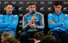  ?? SPORTSFILE ?? Blues brothers: Dublin footballer­s Paddy Andrews (centre) and Philly McMahon (left) with county hurler Eoghan O’Donnell at an AIG Heroes event