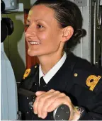  ??  ?? Female officer: Eliana Krawczyk