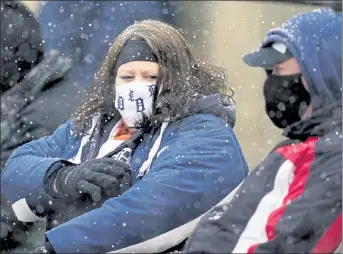  ?? AP ?? Patty and Steve Smith watch the Detroit Tigers and Cleveland Indians as snow falls on Thursday in Detroit.