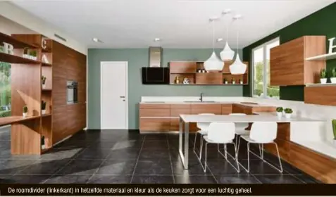  ??  ?? De roomdivide­r (linkerkant) in hetzelfde materiaal en kleur als de keuken zorgt voor een luchtig geheel.