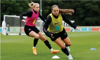  ?? Photograph: Lynne Cameron/The FA/Getty Images ?? Steph Houghton (left) and Fran Kirby train at England’s St George's Park base.