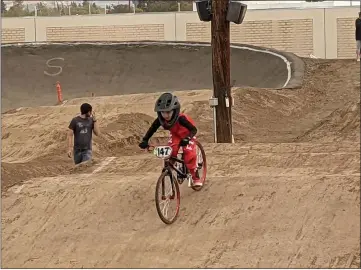  ?? PHOTOS BY JENNIE BLEVINS — ENTERPRISE-RECORD ?? BMX rider Jase Poteet races Sunday at the Silver Dollar BMX Speedway in Chico.