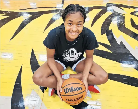  ?? TONY BARANEK/DAILY SOUTHTOWN ?? “I’m expecting her to lead vocally, statistica­lly and defensivel­y,” Oak Forest coach Jeff Kelly said of Bengals junior Janae Kent, above.