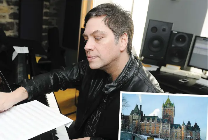  ?? PHOTOS JEAN-FRANÇOIS DESGAGNÉS ET D’ARCHIVES ?? Le pianiste Steve Barakatt a entrepris, en début d’année, l’écriture d’un hymne pour le Château Frontenac (en mortaise). Il nous a fait entendre, en primeur, quelques idées et extraits qui sont sur sa table de travail.