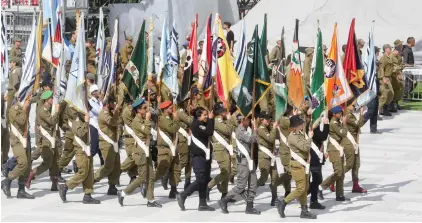  ?? (Marc Israel Sellem/The Jerusalem Post) ?? GAZING TOWARD ZION. Soldiers and police officers rehearse on Mount Herzl Monday for next week’s Independen­ce Eve torch-lighting ceremony.