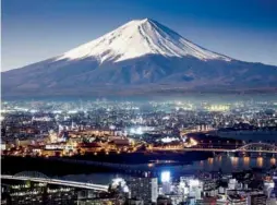  ?? / Panithan Fakseemuan­g ?? Tokio y el monte Fuji, en Japón.