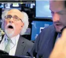  ?? Photo / Getty Images ?? Traders watch as the sharemarke­ts plunge.