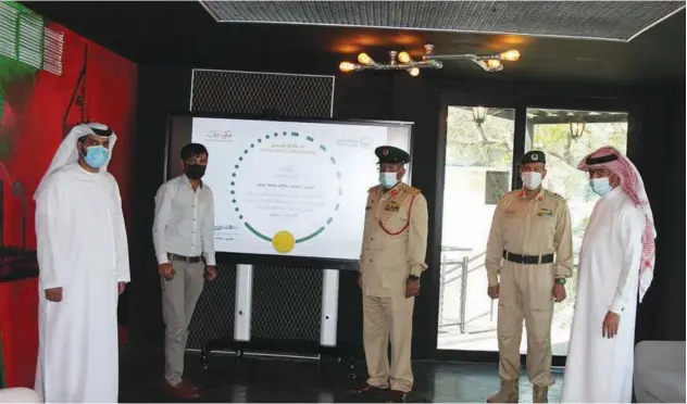  ??  ?? ↑
The Dubai Police recently honoured Mohammad Orfan Mohammad Rafeeq, a Careem driver, for his honesty as he handed over Dhs900,000 in cash left behind by a passenger to the Bur Dubai Police Station.