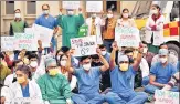  ?? ?? Sir Ganga Ram Hospital consultant­s, residents and DNB students hold placards during a protest in New Delhi on December 30.