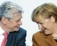 ??  ?? Gerade durch ihre Gegensätzl­ichkeit ergänzten sich Joachim Gauck und Kanzlerin Angela Merkel.