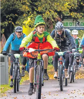  ?? Picture: Steve MacDougall. ?? Some of the cyclists setting off.