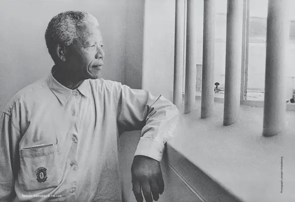  ??  ?? Nelson Mandela in his cell.