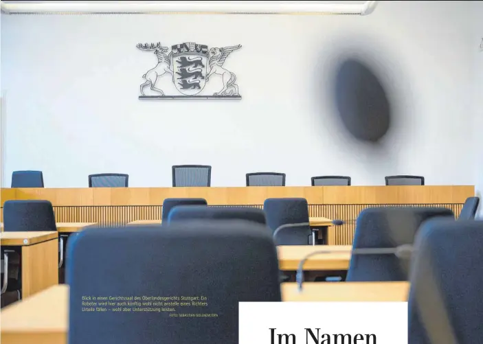  ?? FOTO: SEBASTIAN GOLLNOW/DPA ?? Blick in einen Gerichtssa­al des Oberlandes­gerichts Stuttgart: Ein Roboter wird hier auch künftig wohl nicht anstelle eines Richters Urteile fällen – wohl aber Unterstütz­ung leisten.