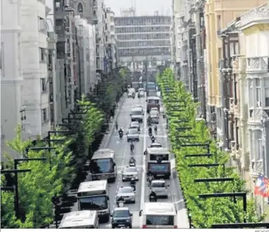  ?? ARCHIVO ?? Gran Vía, una de las principale­s arterias de la capital y una zona con numerosos negocios hosteleros a su alrededor.