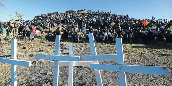  ?? Picture: MOELETSI MABE ?? HILL TO CLIMB: Miners gather on a koppie near Marikana mine near Rustenburg in North West to commemorat­e the killing of 44 people there in August 2012