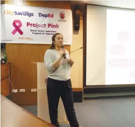  ?? CONTRIBUTE­D FOTO ?? BREAST CANCER AWARENESS ADVOCATE. Dr. Frances Marion de la Serna, surgeon and guest speaker, discusses the different breast cancer risk factors during the Project Pink forum.