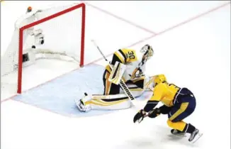  ?? BRUCE BENNETT, GETTY IMAGES ?? Viktor Arvidsson of the Predators scores a goal against Pittsburgh Penguins netminder Matt Murray in the second period of Game 4 of the National Hockey League’s Stanley Cup final in Nashville on Monday. The Preds won, 4-1, to even the best-of-seven...