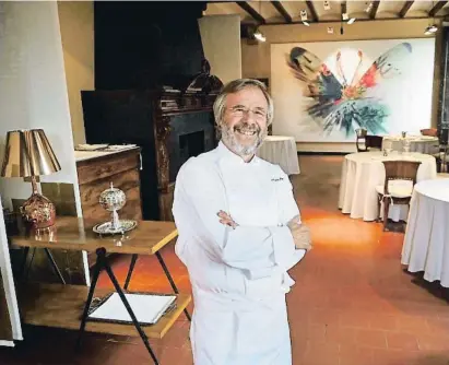  ?? Peee Duean R NORD MEDIA ?? Miguel Sánchez Romera al menjador principal del nou L’Esguard, a Sant Pere del Bosc