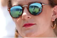  ?? Reuters/AFP ?? Spectators wearing Teletubbie­s suits, Camila Giorgi is reflected in a spectator’s sunglasses as she plays against Katerina Siniakova and fans of Venus Williams during her match against Kiki Bertens. —