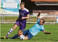  ?? Foto: Michael Hochgemuth ?? Im Derby zwischen Wulfertsha­usen und Ried wurde um jeden Ball gekämpft: Manuel Rathgeber (rechts) gegen Rieds Daniel Holzmann.