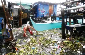  ?? AP FOTO ?? DIRT WATER. A neighborho­od in Navotas, Manila was severely flooded during Tropical Depression Henry.