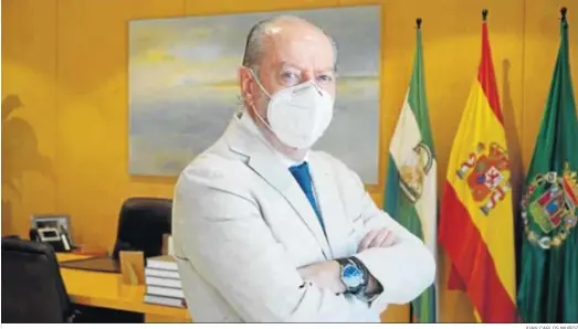  ?? JUAN CARLOS MUÑOZ ?? El presidente de la Diputación de Sevilla, Fernando Rodríguez Villalobos, ayer, en su despacho.