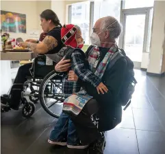  ?? ?? Mort Cowan, a pediatric immunologi­st and bone marrow transplant specialist at the University of California at San Francisco, greets HT in the hospital cafeteria. Charles Ommanney for The Washington Post