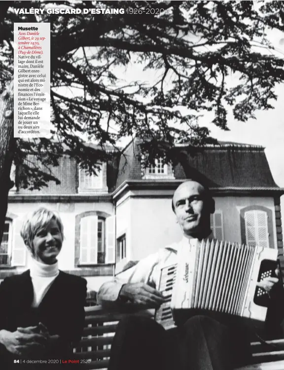  ??  ?? Musette
Avec Danièle Gilbert, le 29 septembre 1970, à Chamalière­s (Puy-de-Dôme). Native du village dont il est maire, Danièle Gilbert enregistre avec celui qui est alors ministre de l’Economie et des finances l’émission « Le voyage de Mme Berrichon », dans laquelle elle lui demande de jouer un ou deux airs d’accordéon.