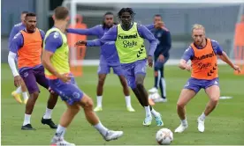  ?? Photograph: Tony McArdle/Everton FC/Getty Images ?? Amadou Onana (centre) trains with his Everton teammates before the visit of Nottingham Forest on Saturday.