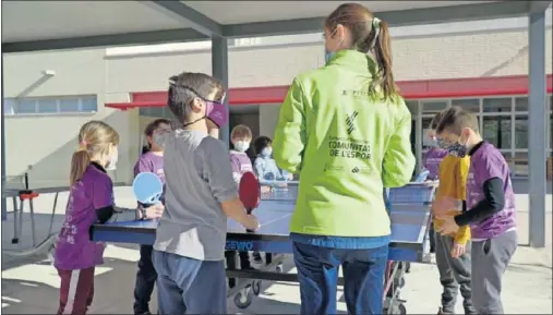  ??  ?? La Federación de Tenis de Mesa es una de las que participa en el proyecto L’Esport a L’Escola que promueve la Fundación Trinidad Alfonso.