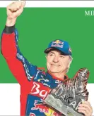  ??  ?? A los 57 años, el español extiende su legado y gana su tercer Rally Dakar CARLOS SAINZ PILOTO