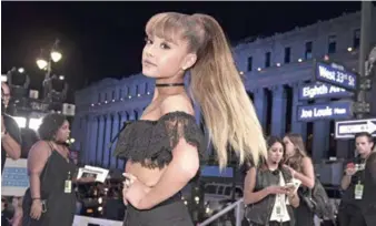  ?? EFE ?? Artista. Ariana Grande llega a los Premios de MTV, en Nueva York, el 28 de agosto del año pasado. La policía londinense informó sobre muertes, luego de reportes sobre una explosión en un concierto de la artista.