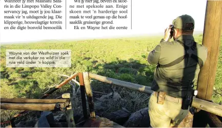  ??  ?? Wayne van der Westhuizen soek met die verkyker na wild in die ruie veld onder ‘n koppie.